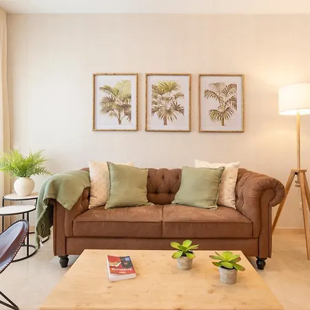 & Pool In Center Apartment *