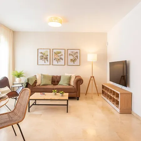 & Pool In Center Apartment