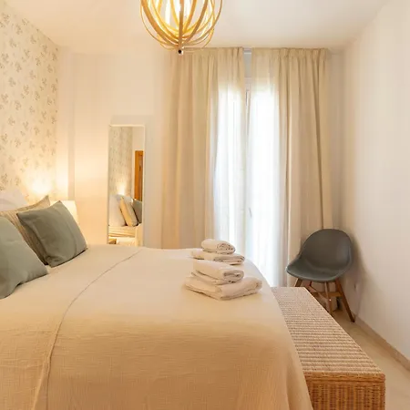 & Pool In Center Apartment