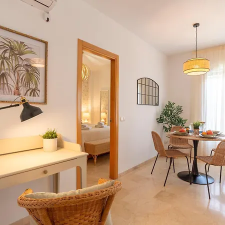Apartment & Pool In Center Malaga