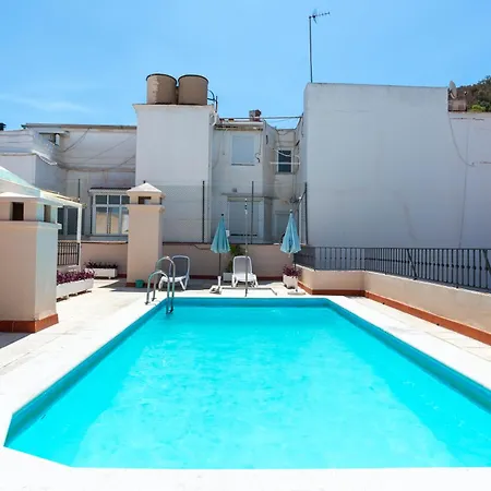 & Pool In Center Apartment